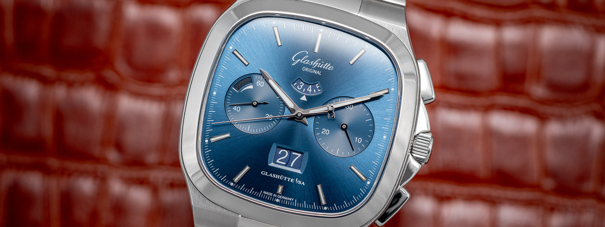 Close-Up: Glashütte Original Seventies Chronograph Panorama Date in Radiant Blue