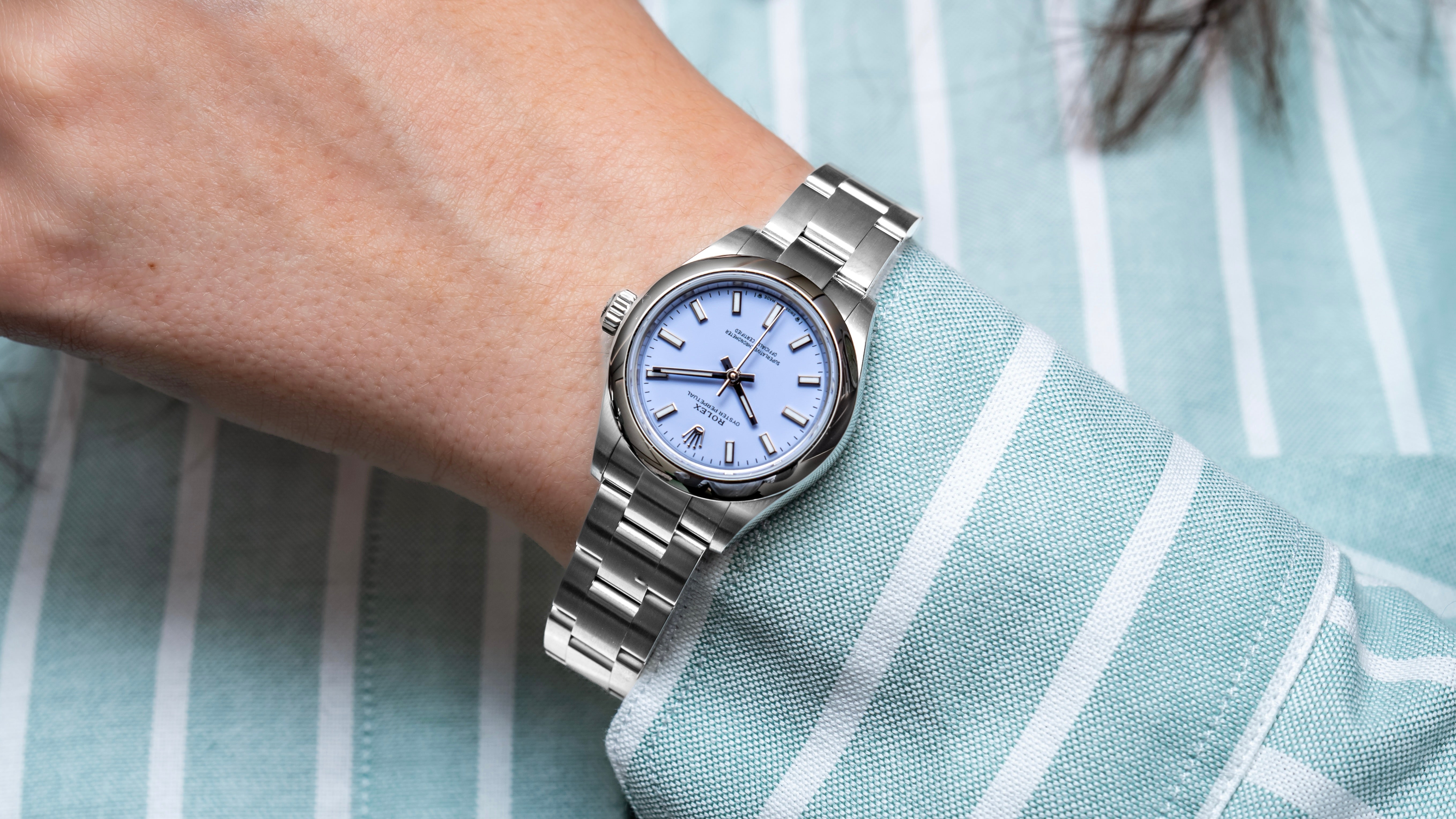 which wrist do ladies wear watches on