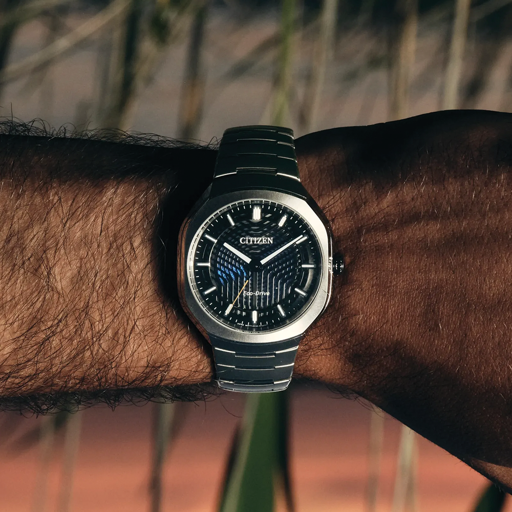 Photon Super Titanium™ Limited Edition 39.6mm - Blue on Bracelet