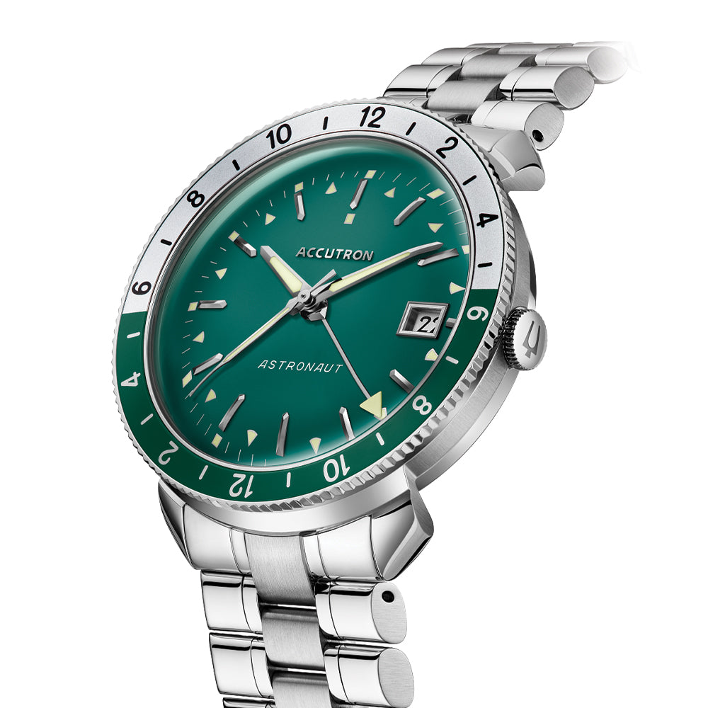Astronaut 41mm - Green on Bracelet