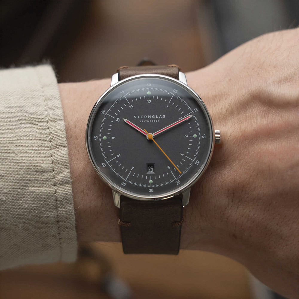 Hamburg Quartz 42mm - Grey on Leather Strap