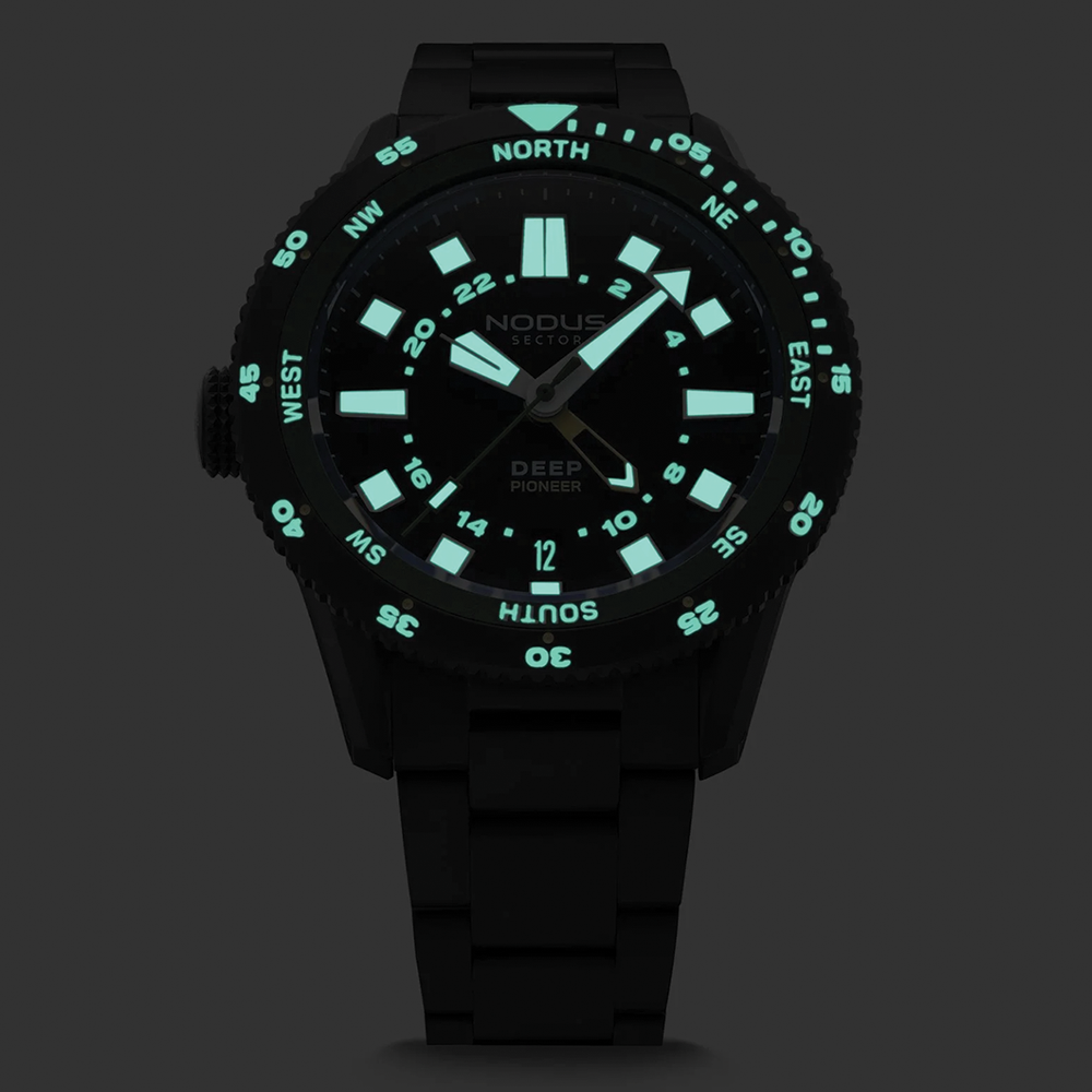 Sector Deep Pioneer NVG Black DLC 38mm - Black on Bracelet