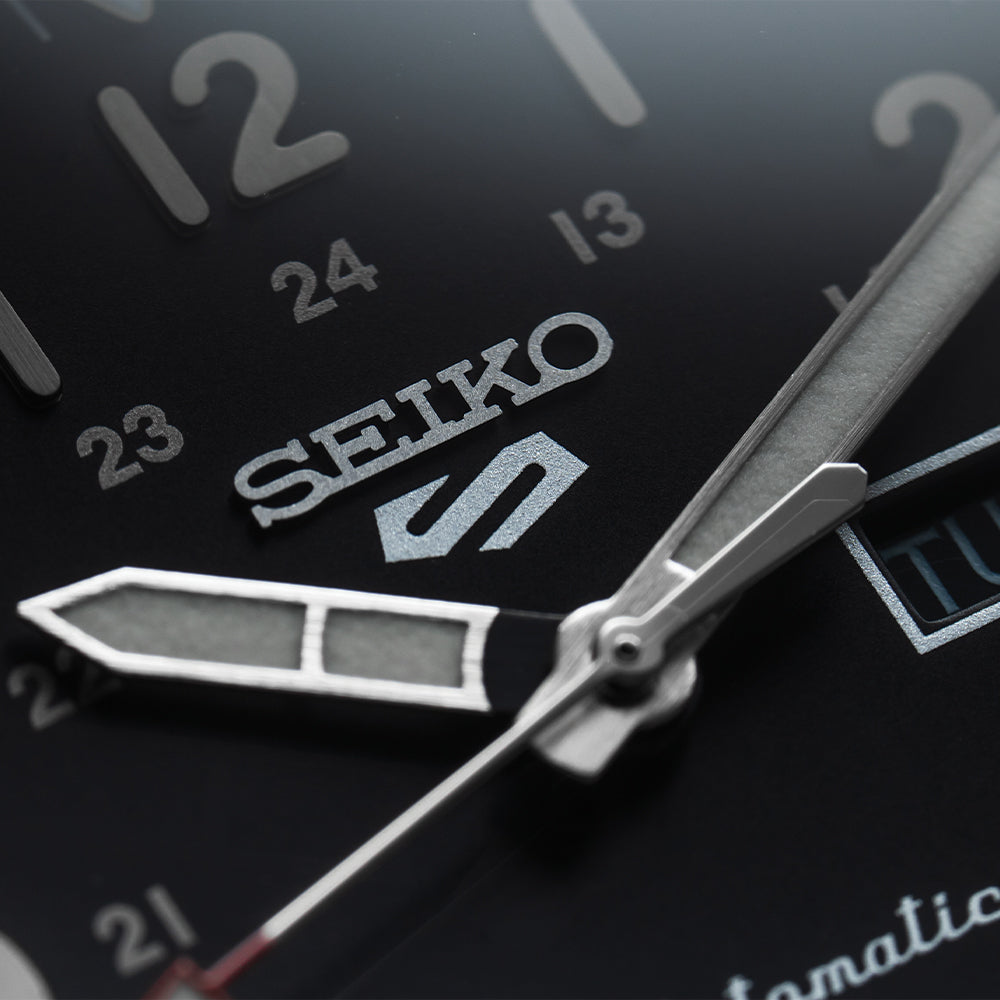 SRPG27 5 Sports Field 39.4mm - Black on Bracelet