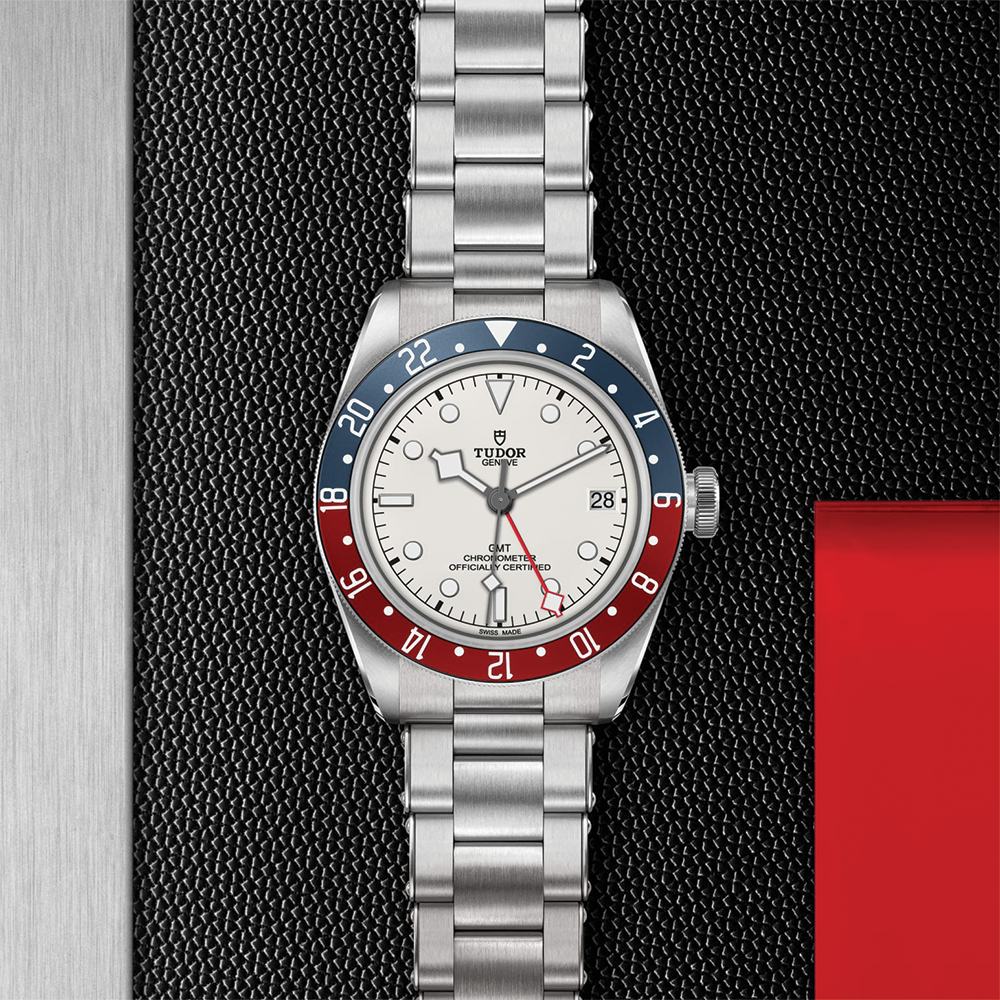 Black Bay GMT 41mm - White on Bracelet