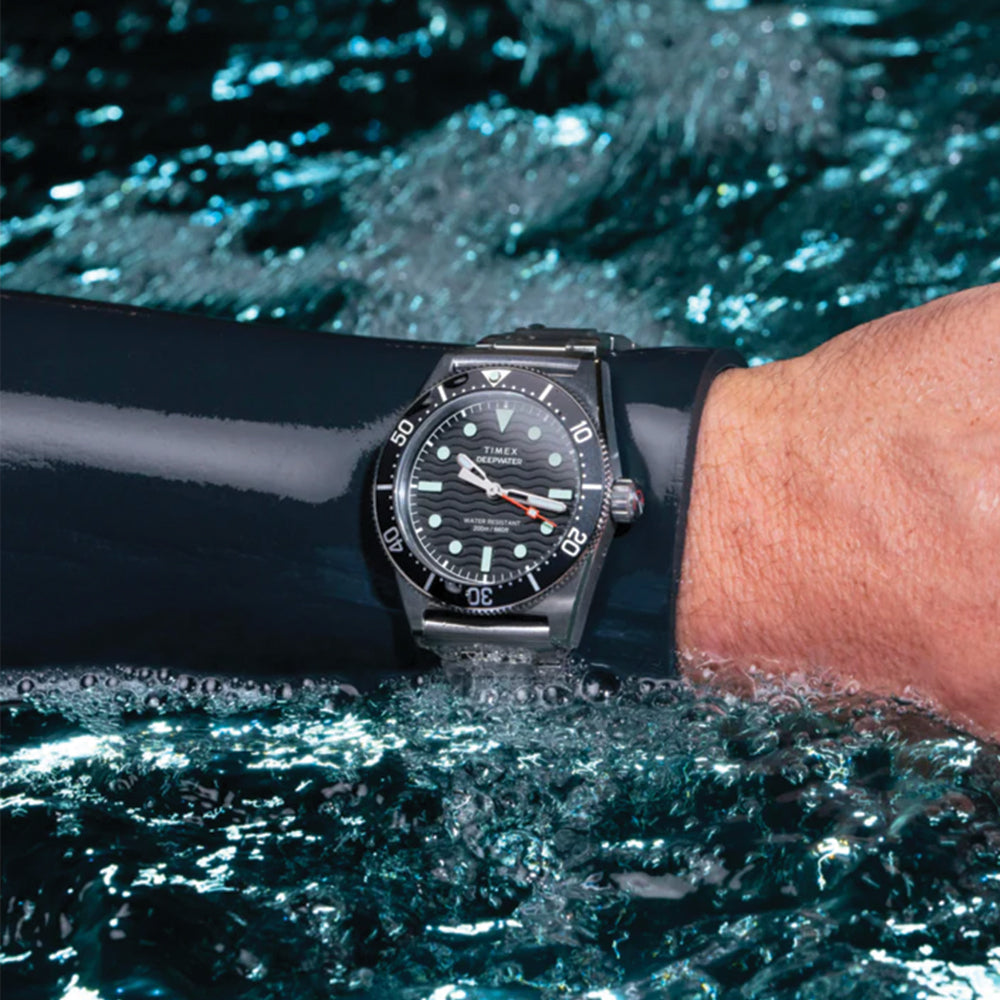 Deepwater Reef 200 41mm - Black on Stainless Steel Bracelet