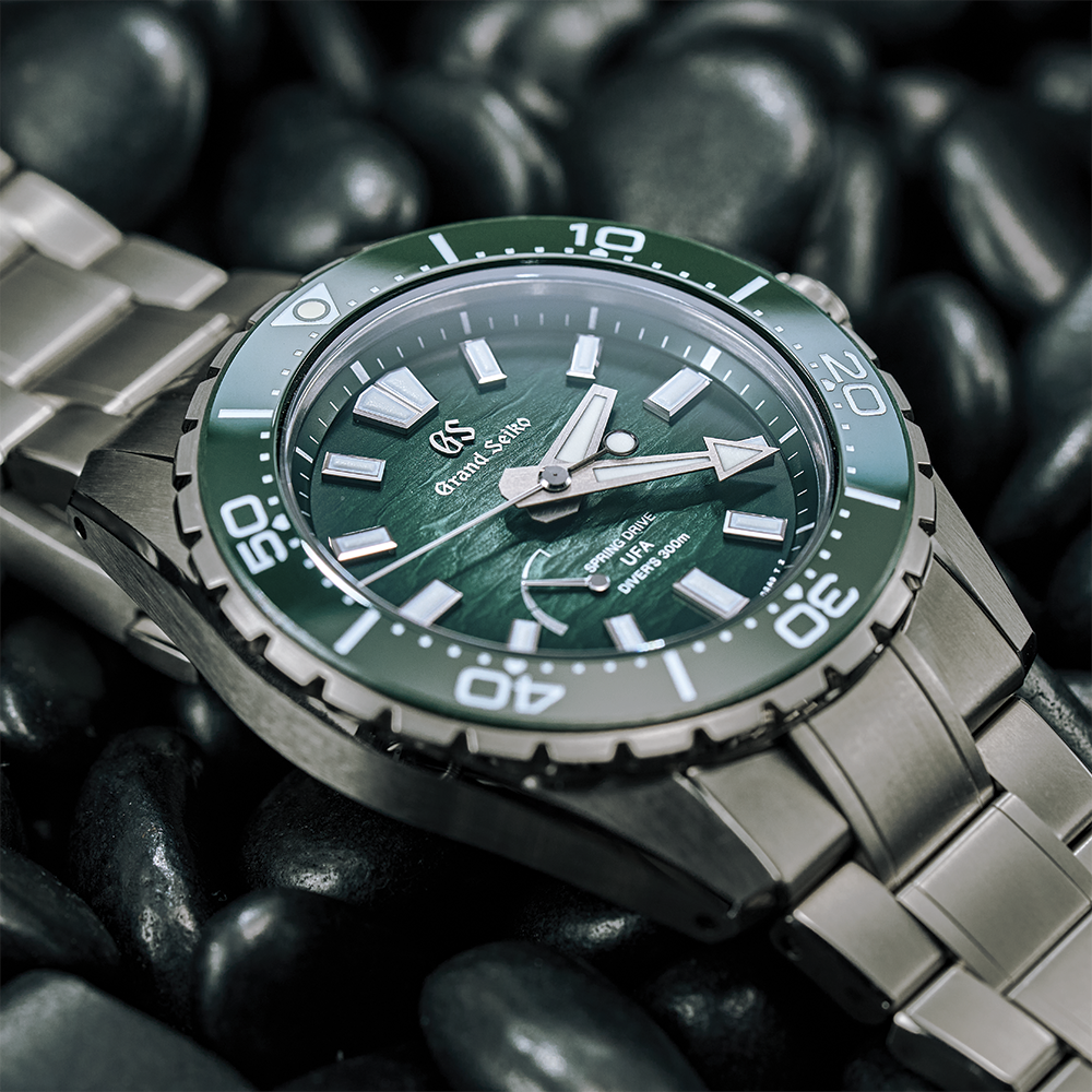 SLGB025 Spring Drive UFA Ushio 300 Diver 40.8mm - Green on Bracelet