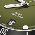 Divers Date 39mm - Green on Bracelet