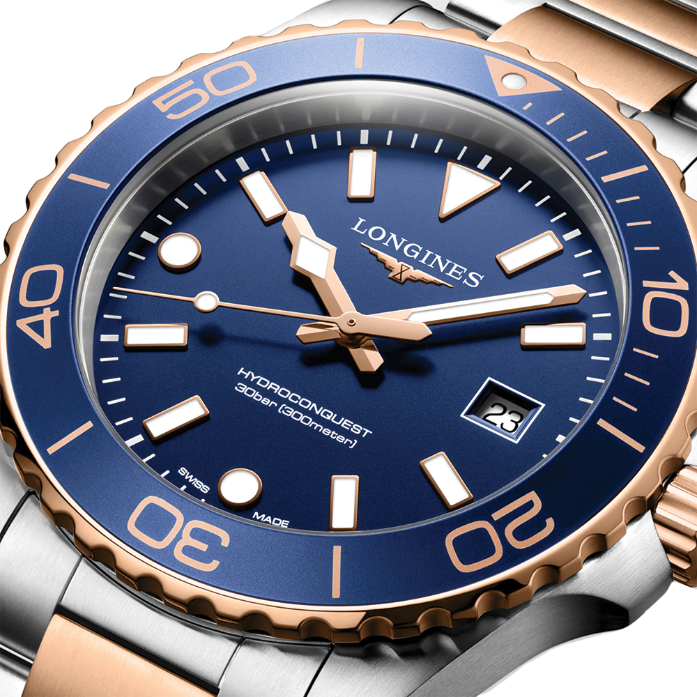 HydroConquest Quartz Red PVD Two-Tone 42mm - Blue on Bracelet