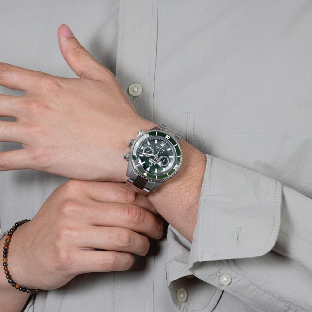 Captain Cook Automatic Chronograph 43mm - Green on Bracelet