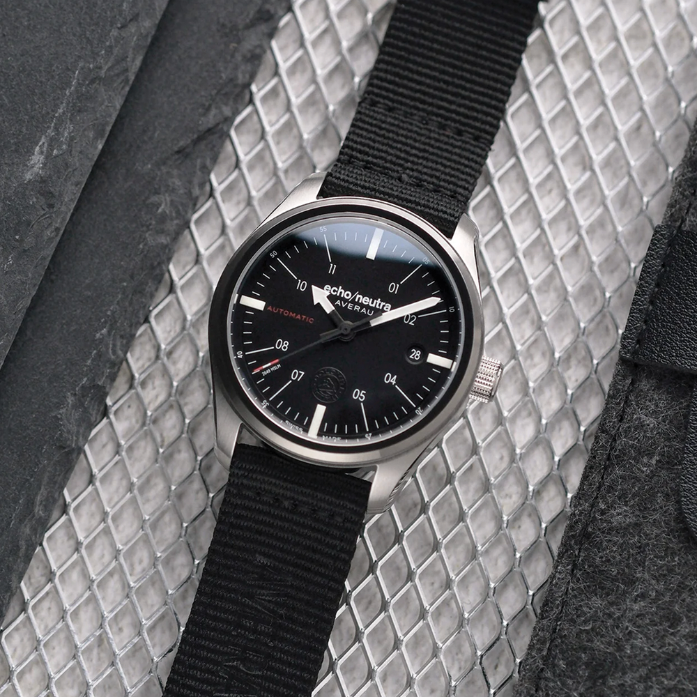 Averau 3 Hand 39mm - Black on Fabric Strap