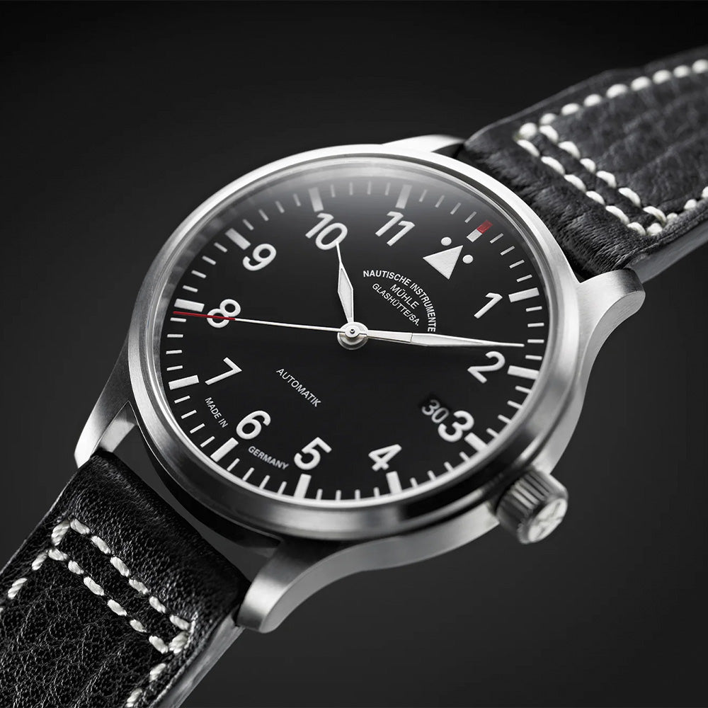 Terrasport II 40mm - Black on Leather Strap