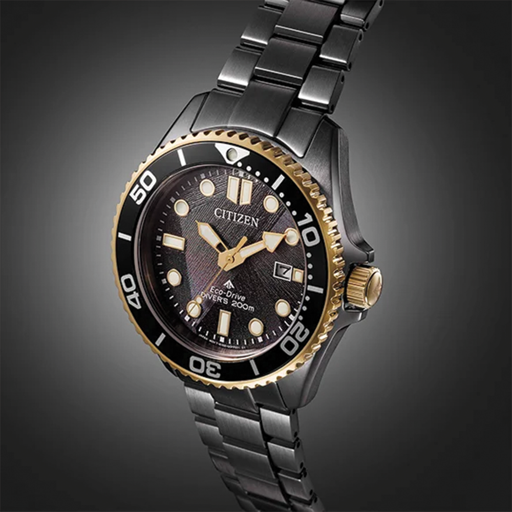 ATTESA Promaster Dive Light in Black Limited Edition 40.6mm - Black on Bracelet