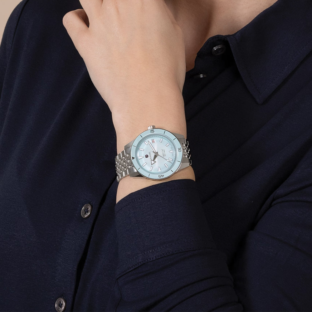 Captain Cook Automatic 39mm - Light Blue on Bracelet