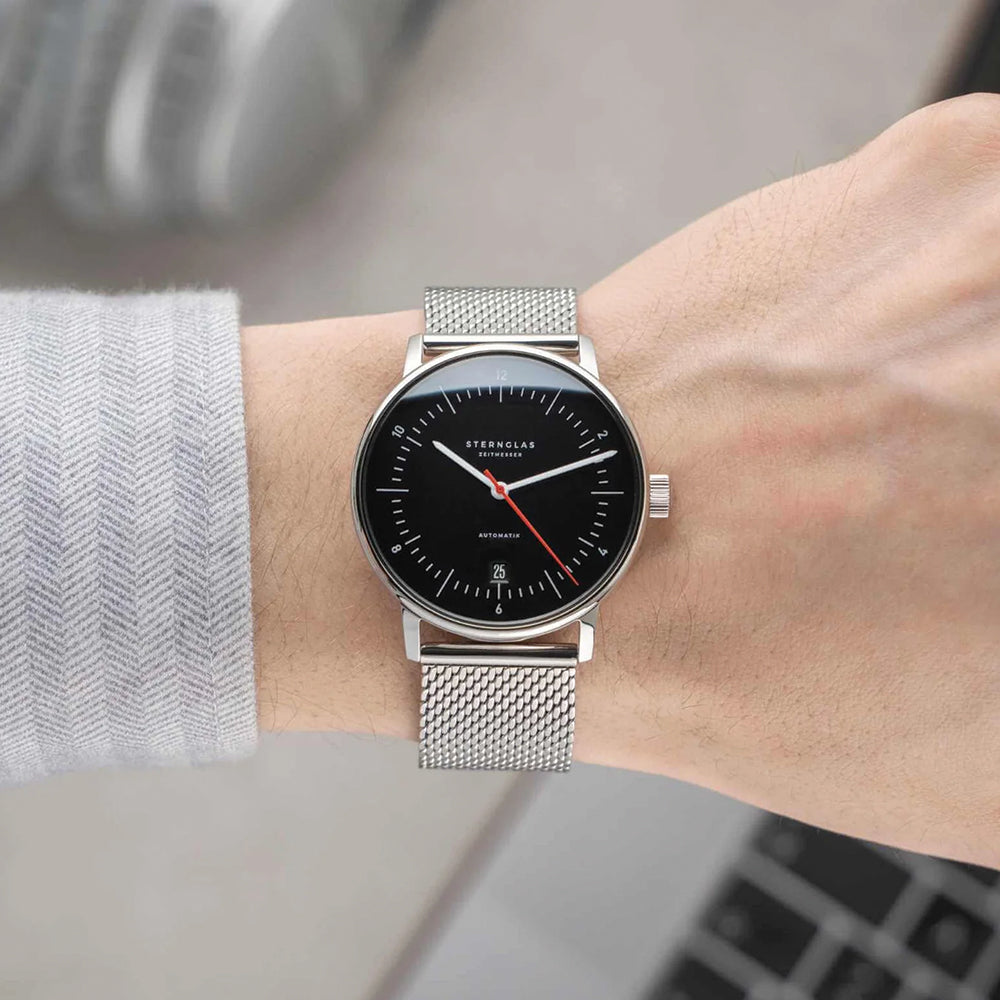 Naos Automatic 38mm - Black on Bracelet