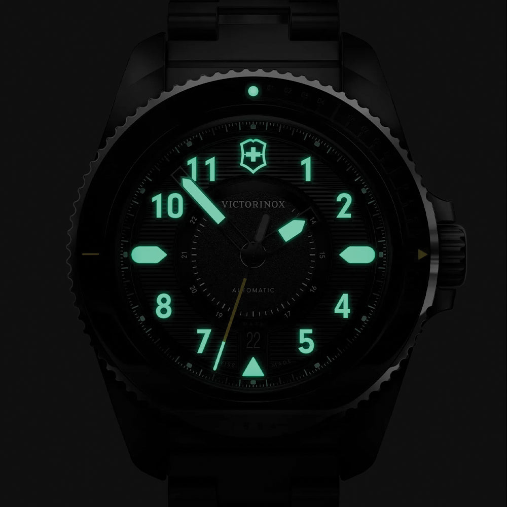 Journey 1884 43mm - Black on Bracelet