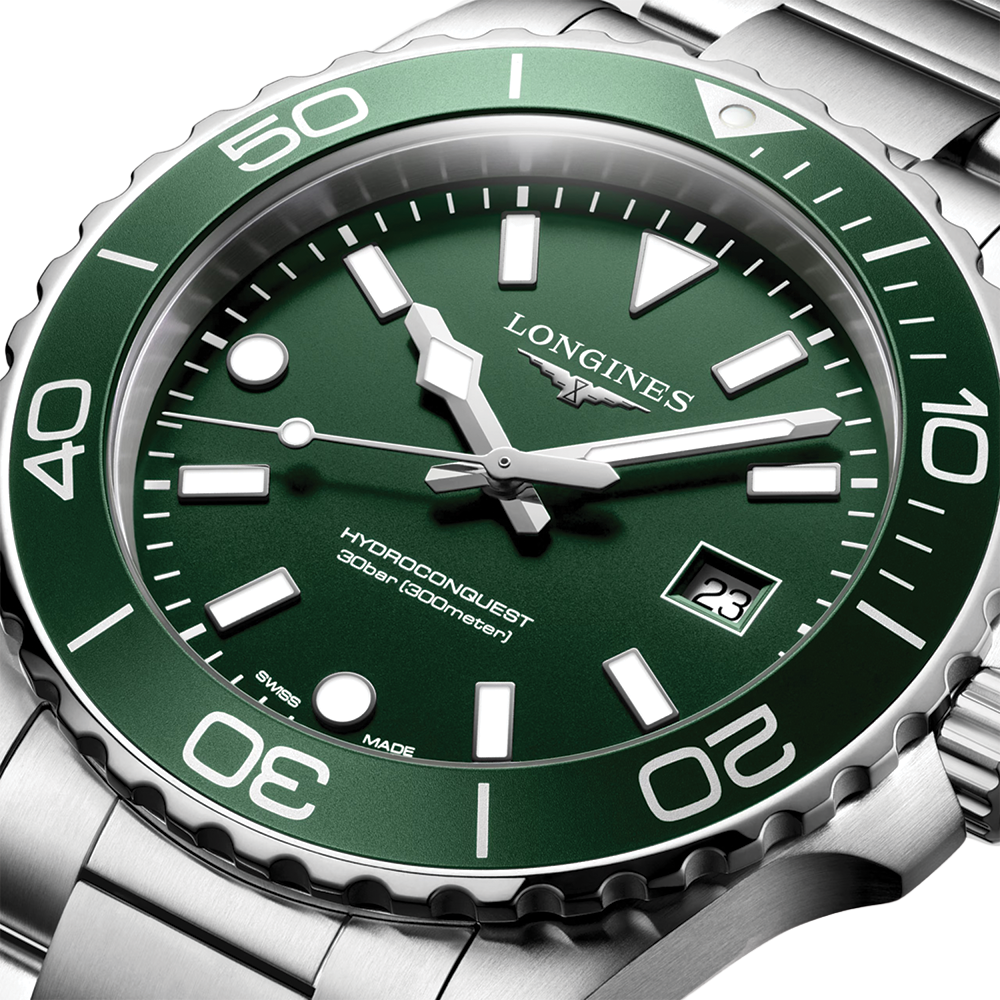 HydroConquest Quartz 42mm - Green on Bracelet