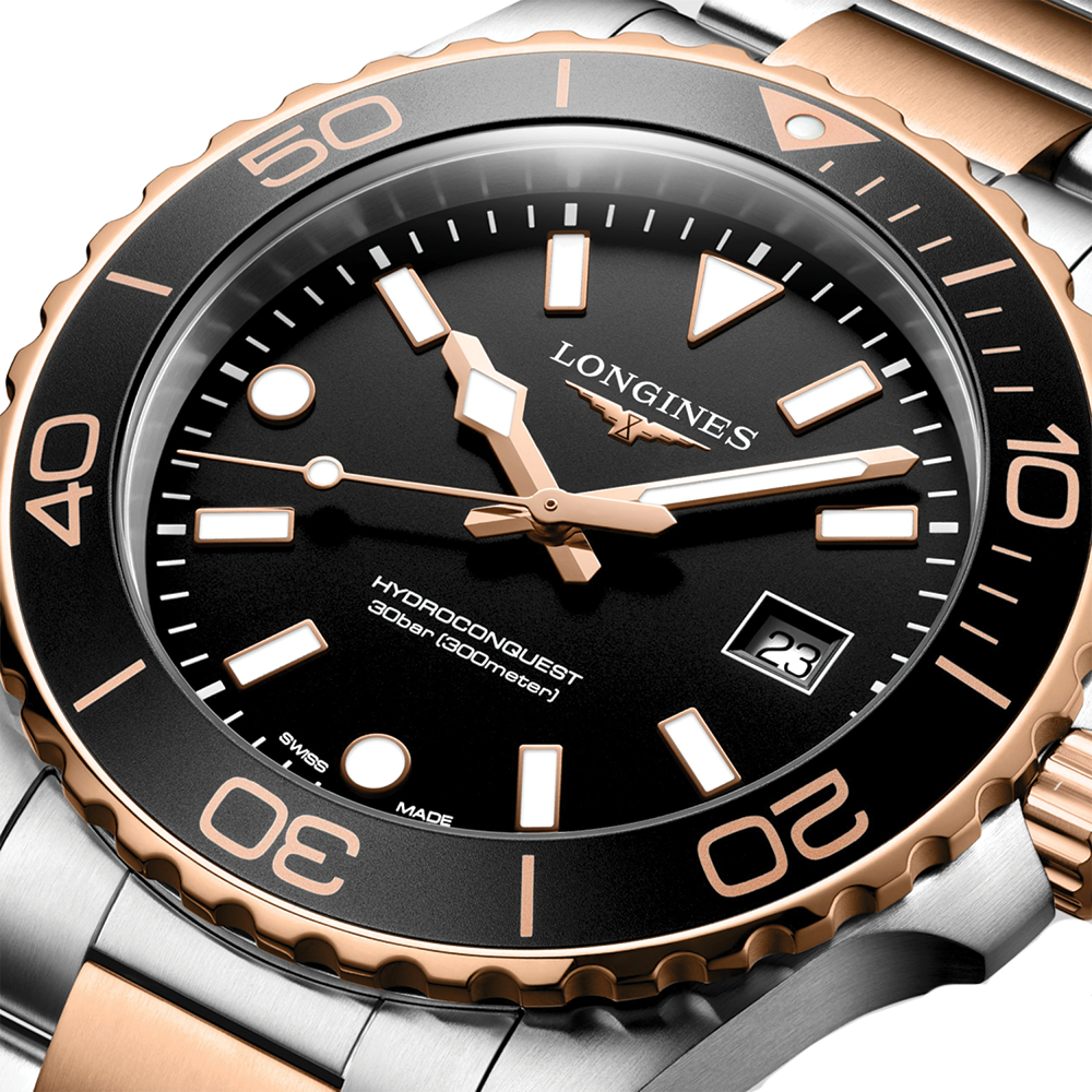 HydroConquest Quartz Red PVD Two-Tone 42mm - Black on Bracelet