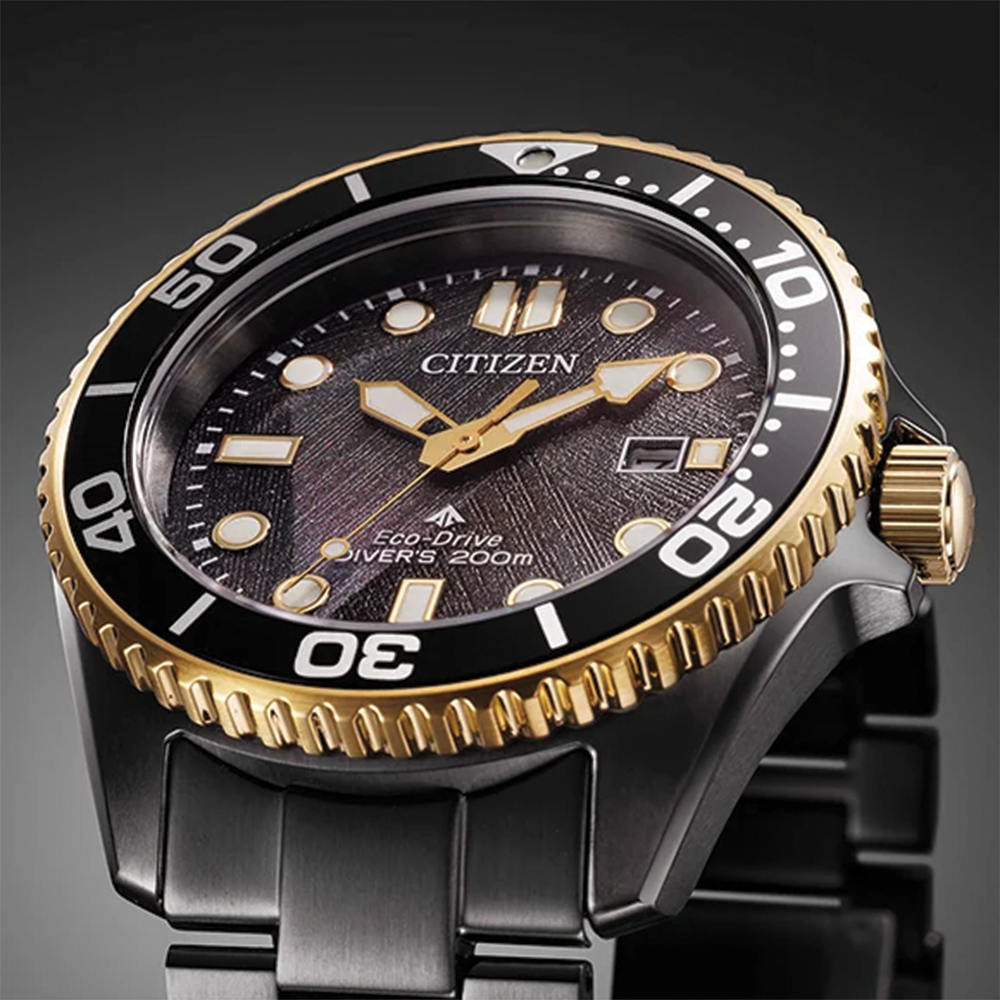 ATTESA Promaster Dive Light in Black Limited Edition 40.6mm - Black on Bracelet