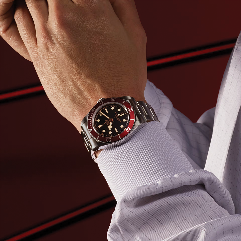Black Bay 41mm - Black, Burgundy Bezel on Bracelet
