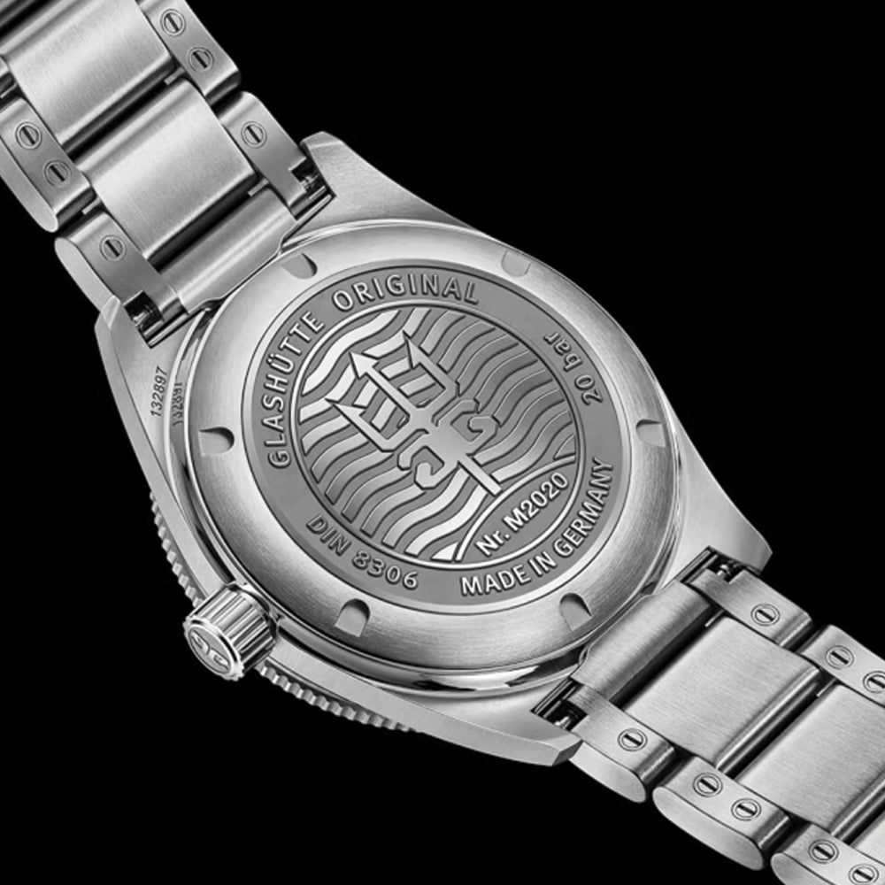 SeaQ 39.5mm - Galvanized Black on Bracelet