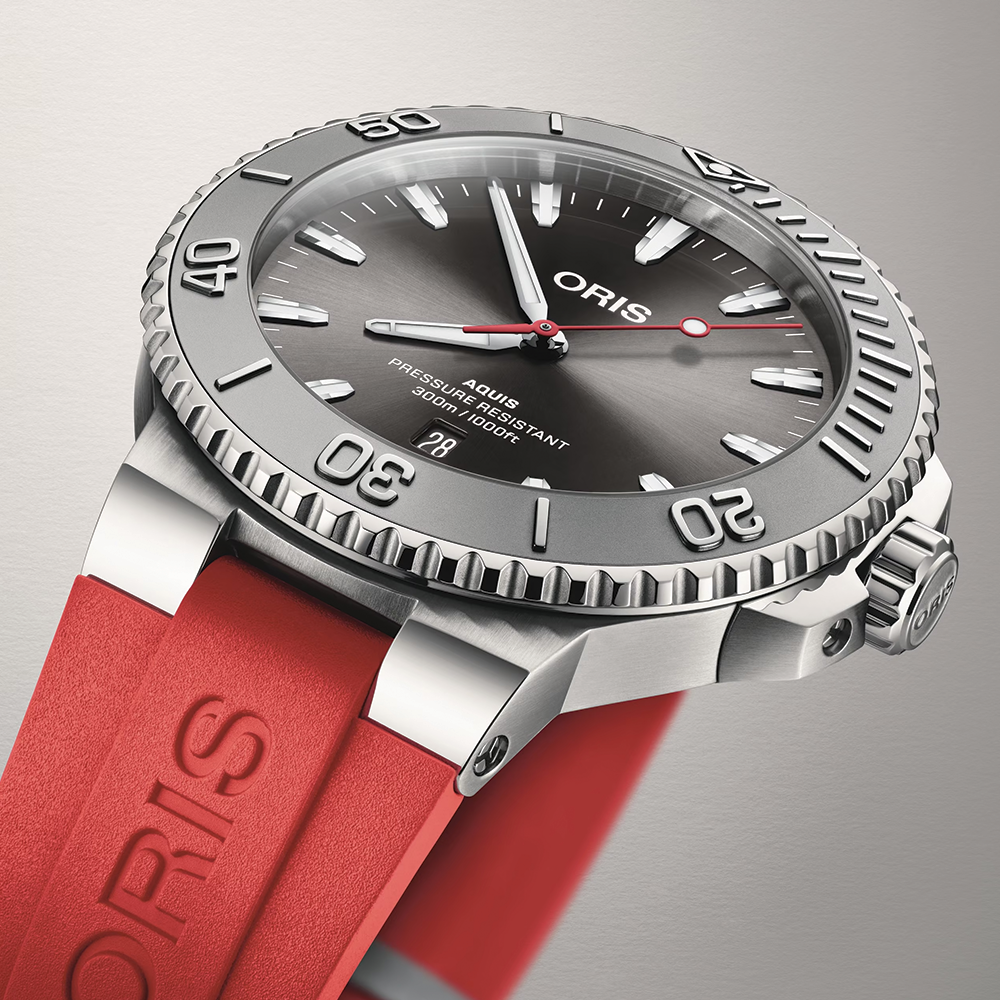 Aquis Date Relief 43.5mm - Silver on Rubber Strap