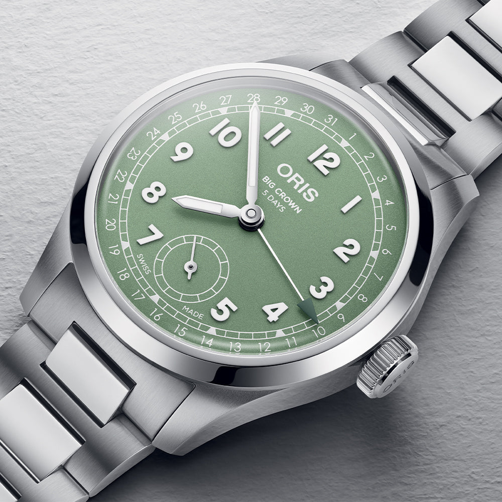 Big Crown Pointer Date Caliber 403 40mm - Green on Bracelet