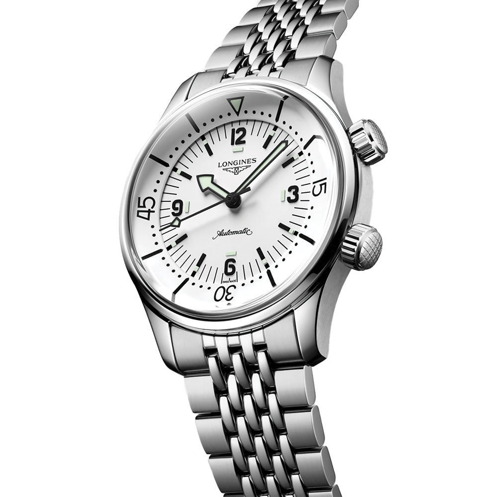 Legend Diver 39mm - White on Bracelet