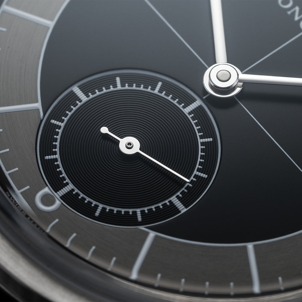 Heritage Classic Sector Dial 38.5mm - Black on Bracelet