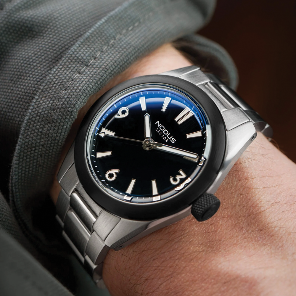 Sector II Sport Onyx 38mm - Black on Bracelet