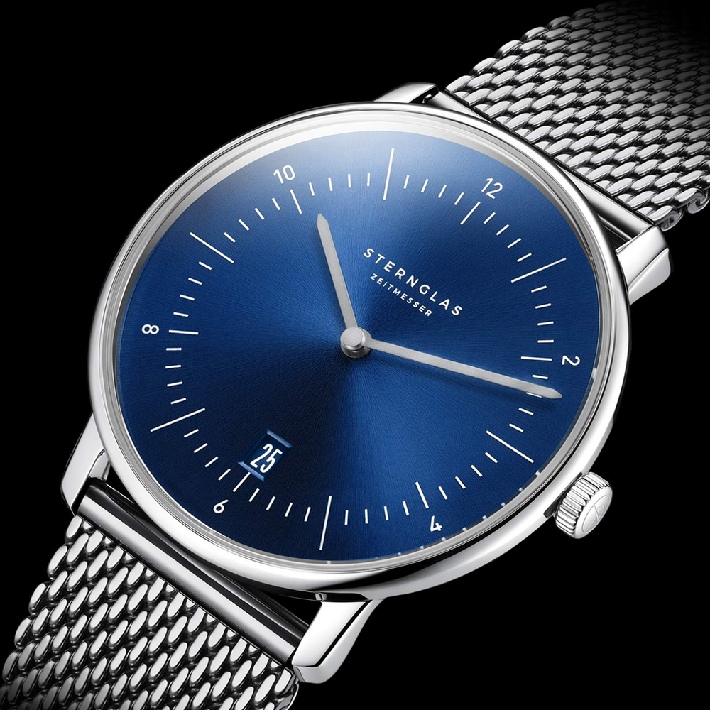 Naos Quartz Update 38mm - Blue on Bracelet