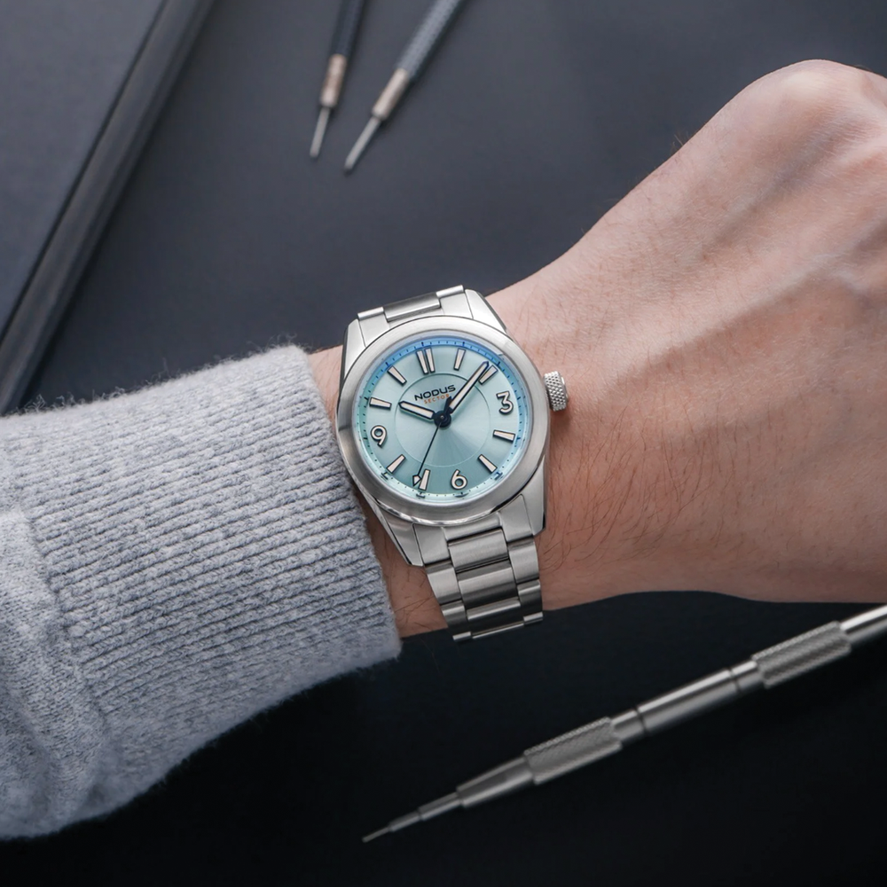 Sector II Sport Glacial 38mm - Blue on Bracelet