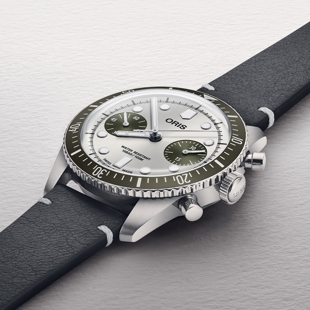 Divers Sixty-Five Chronograph 40mm - Silver on Leather Strap