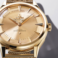 Constellation Observatory Moonshine™ Gold 39.4mm - Gold on Bracelet
