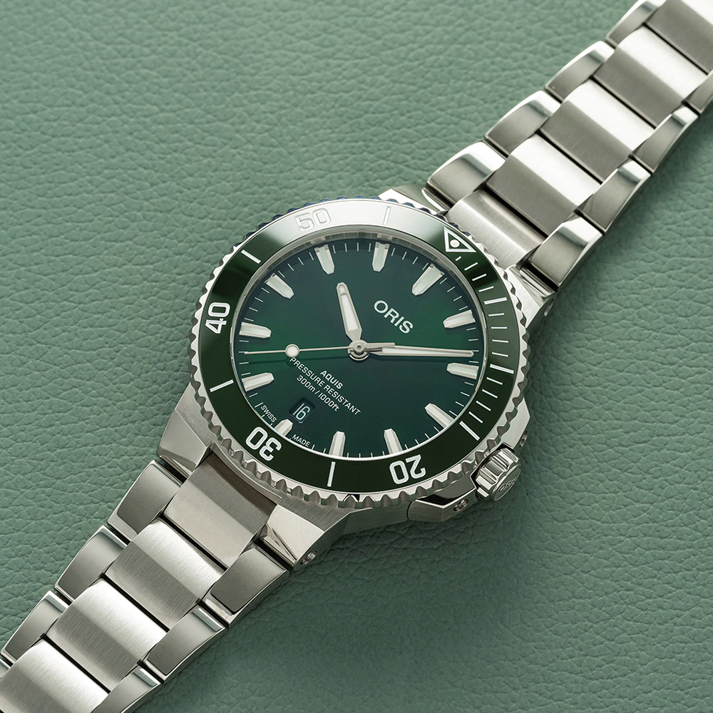 Oris Aquis Date 41.5mm - Green on Bracelet