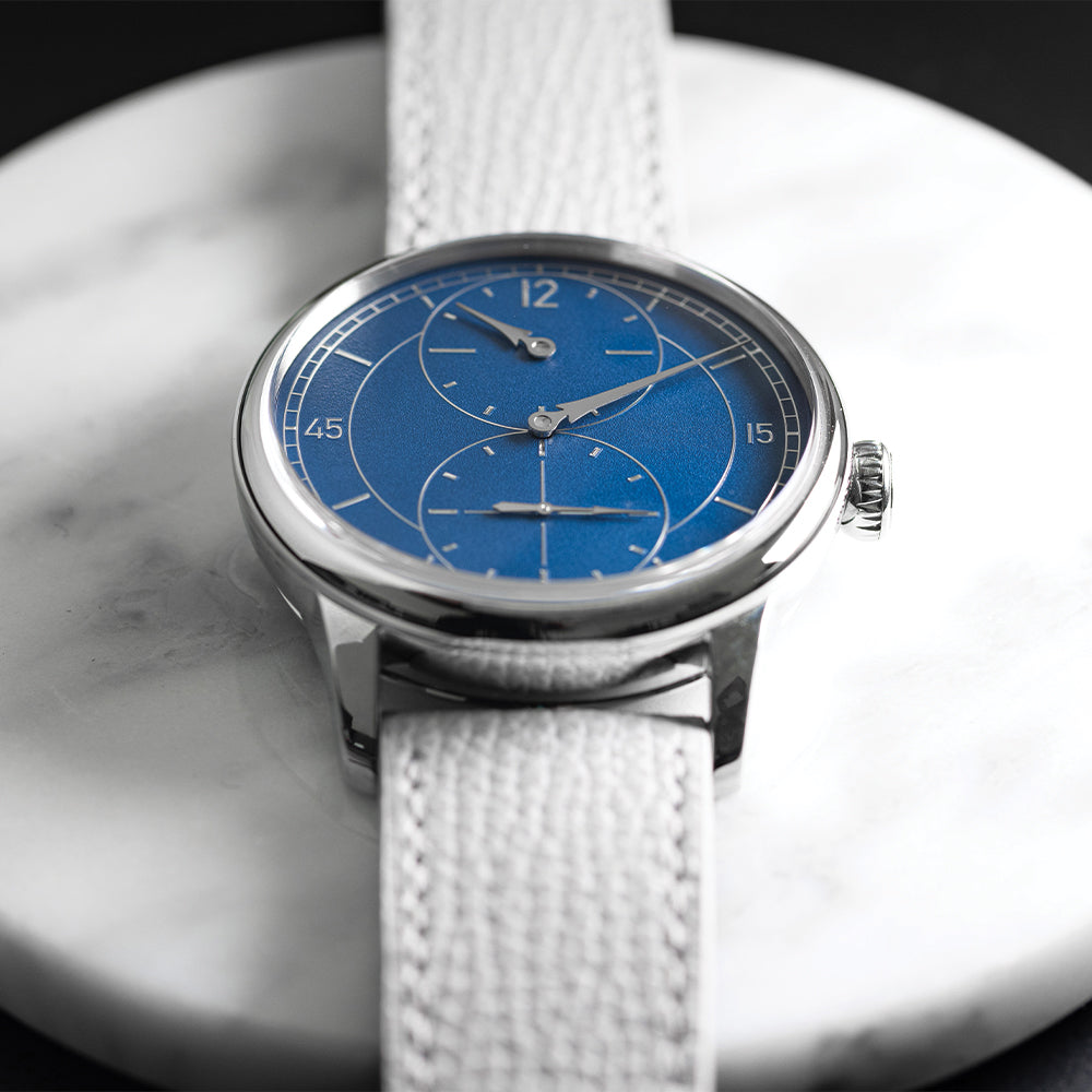 Le Régulateur Gravé Bleu 39mm - Blue on Leather Strap