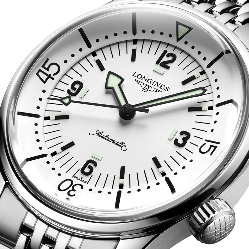 Legend Diver 39mm - White on Bracelet