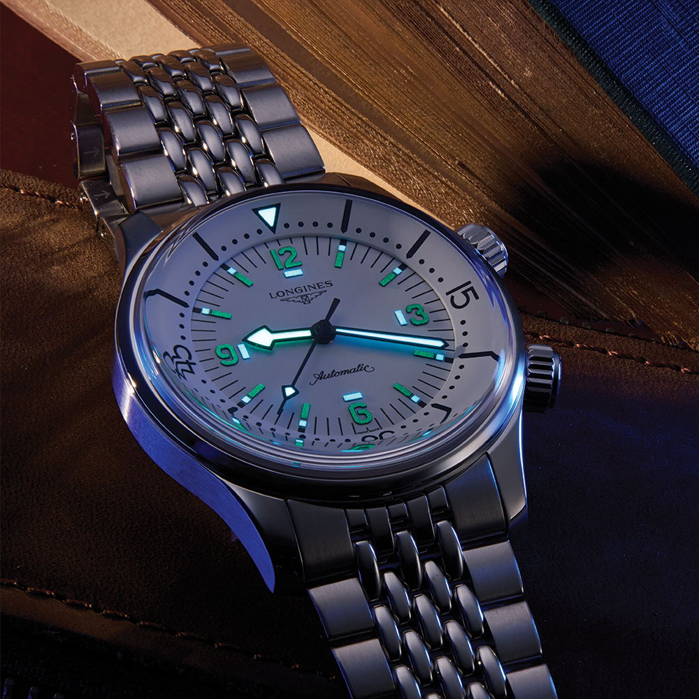 Legend Diver 39mm - White on Bracelet