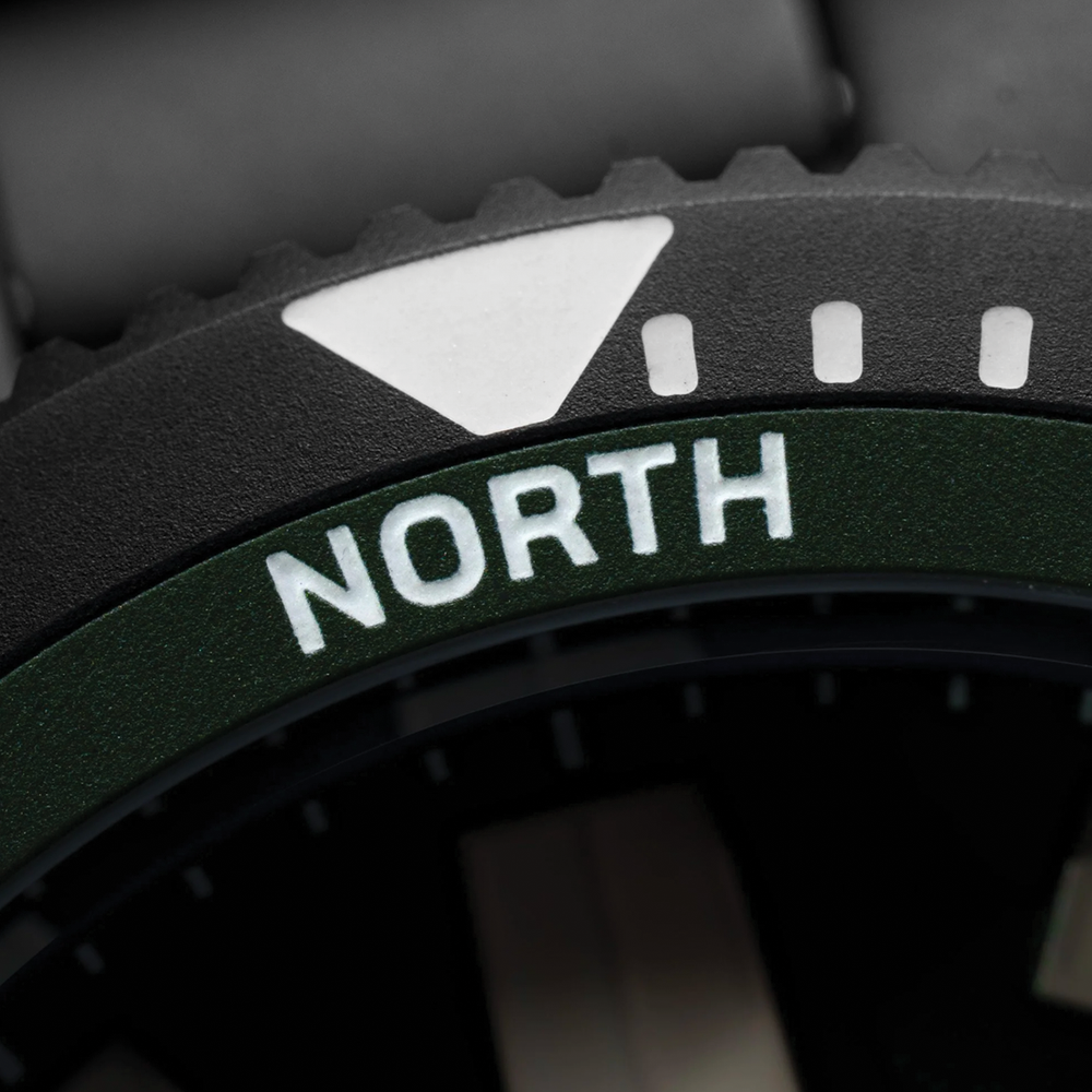Sector Deep Pioneer NVG Black DLC 38mm - Black on Bracelet