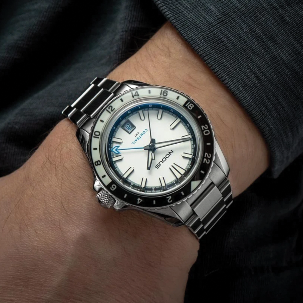 Contrail GMT Polaris 40.5mm - White on Bracelet