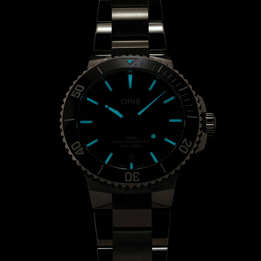 Oris Aquis Date 41.5mm - Green on Bracelet