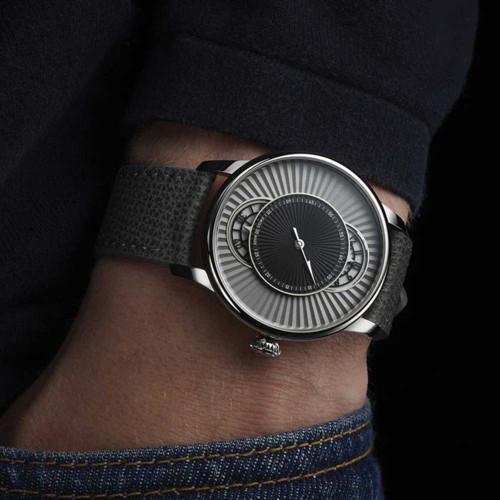 Le Régulateur Esprit Flinqué Limited Edition 39mm - Grey on Leather Strap