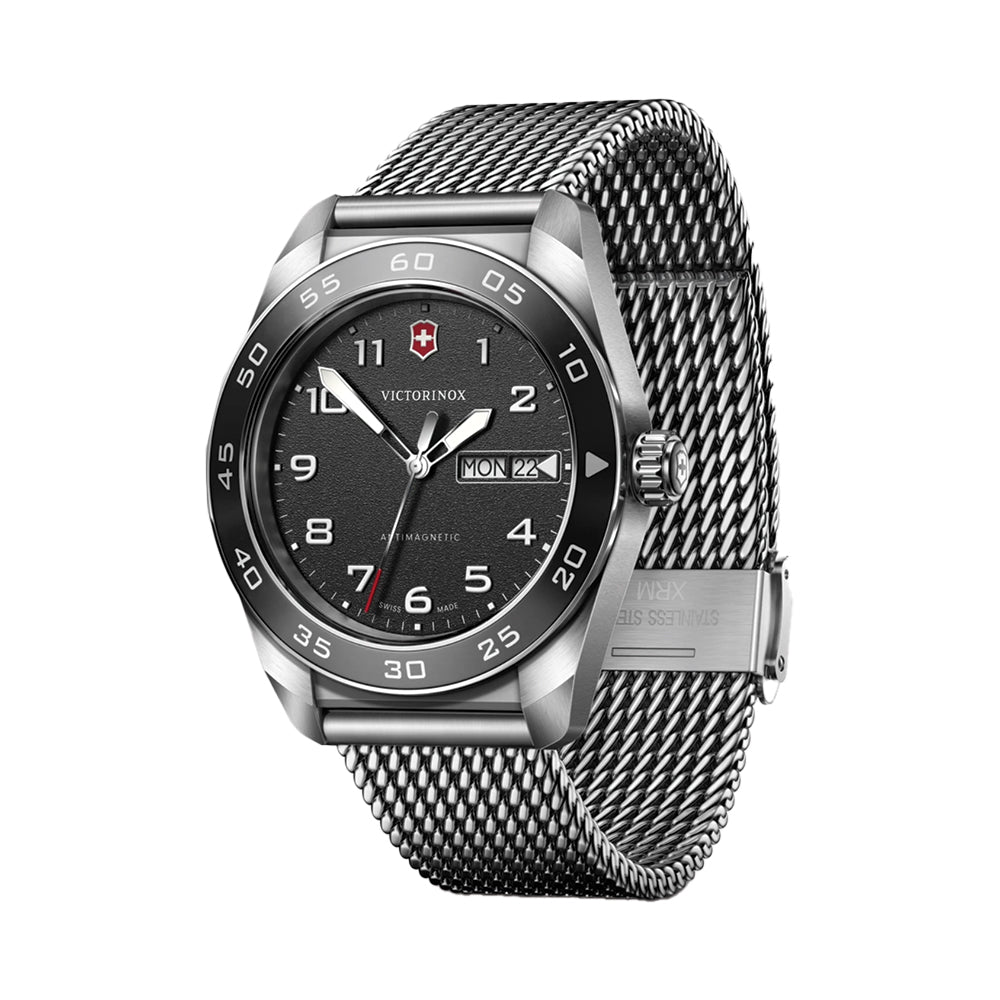 Swiss Army Quartz 42mm - Black on Bracelet