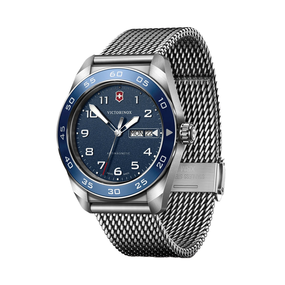 Swiss Army Quartz 42mm - Blue on Bracelet