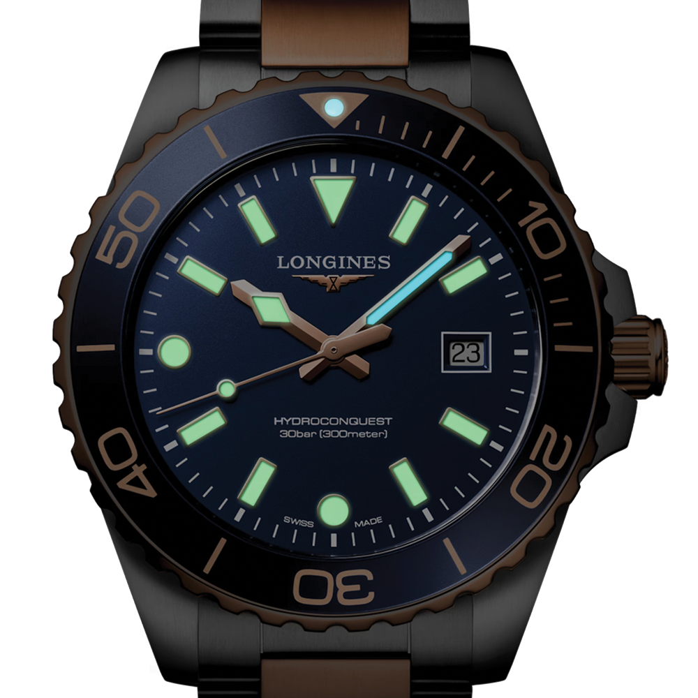 HydroConquest Quartz Red PVD Two-Tone 42mm - Blue on Bracelet