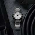 Deep Polar Destro 42mm - White on Bracelet