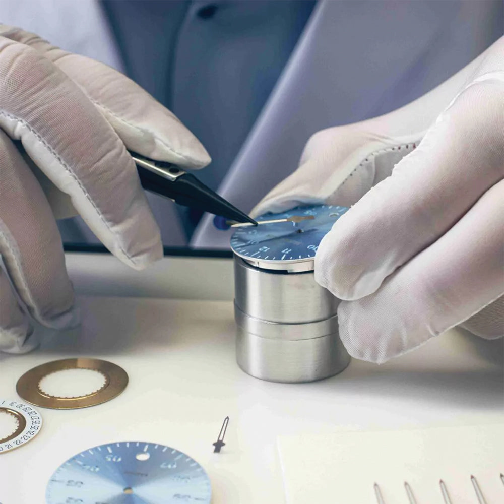 Kaenos 40mm - Ice Blue on Bracelet