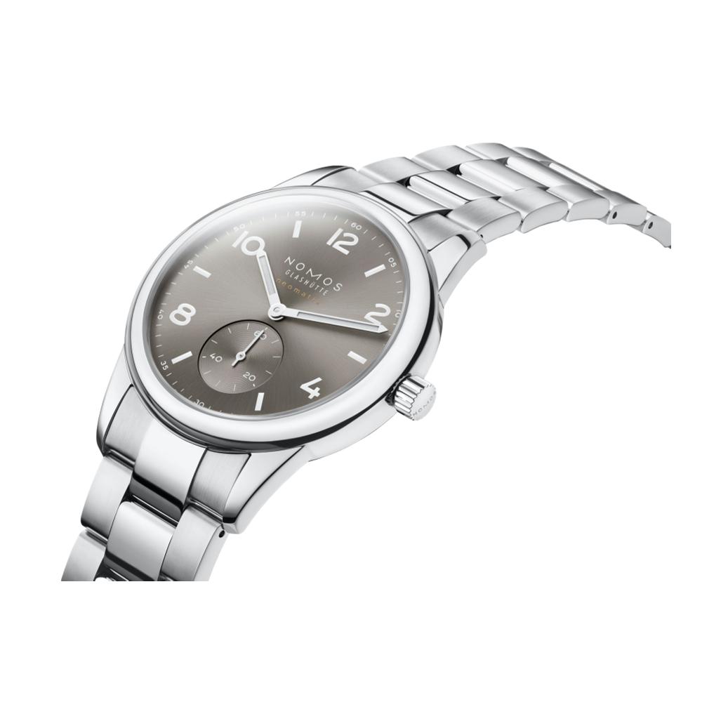 Club Sport Neomatik 39mm - Smoke on Bracelet