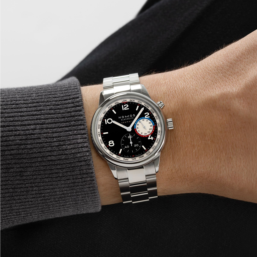 Club Sport Neomatik Worldtimer Dark 40mm - Black on Bracelet