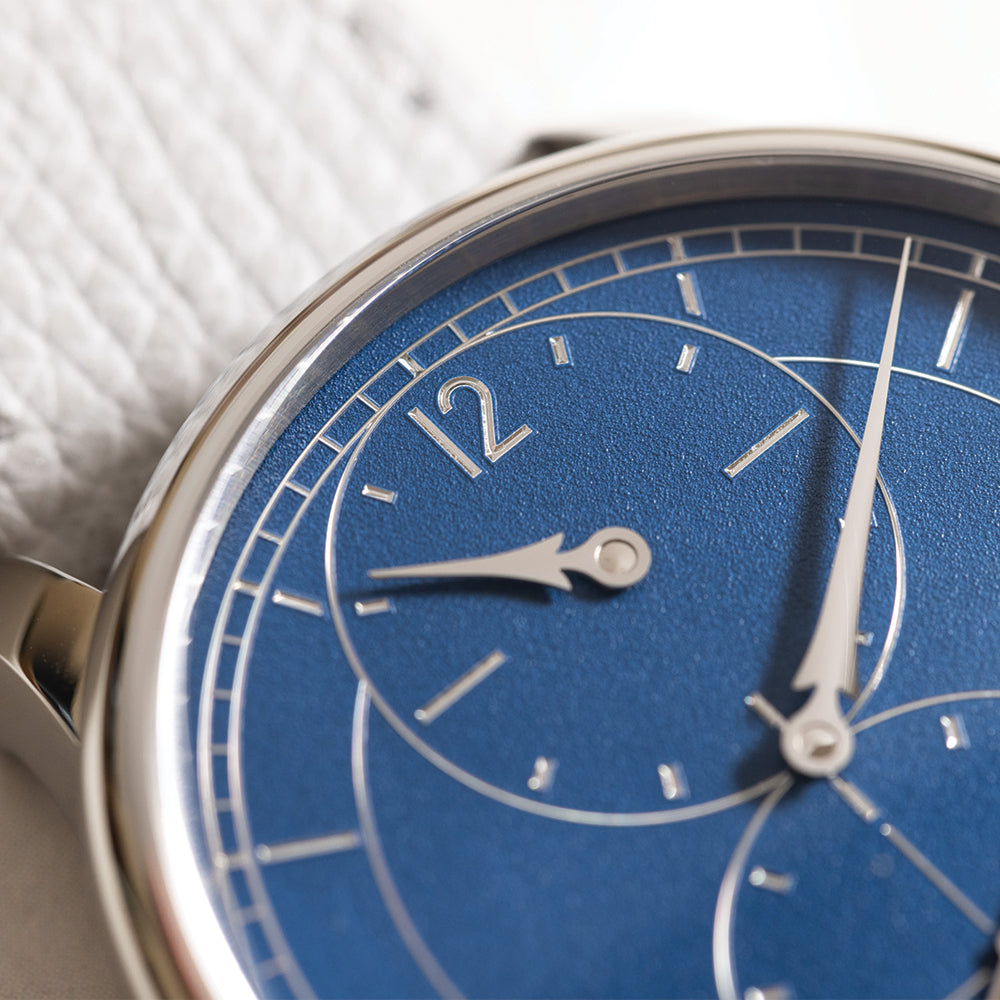 Le Régulateur Gravé Bleu 39mm - Blue on Leather Strap