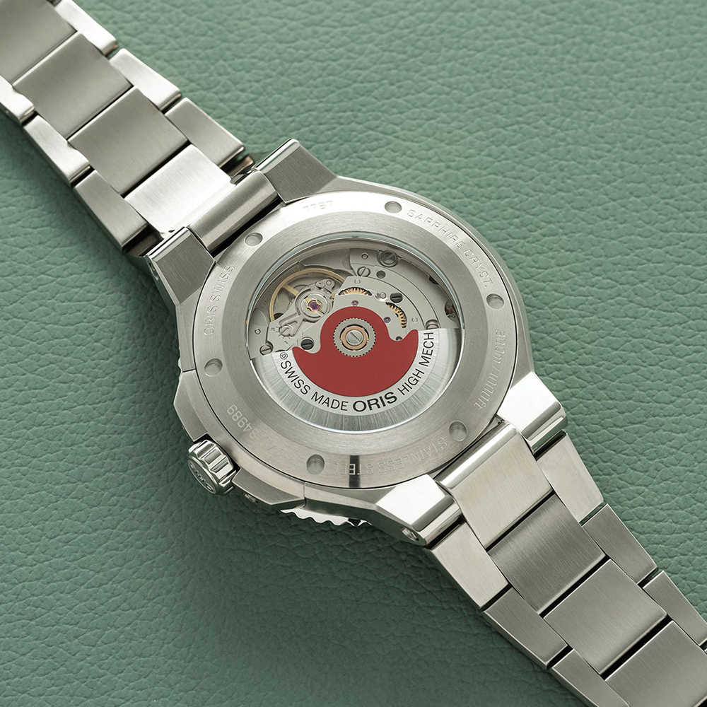 Oris Aquis Date 41.5mm - Green on Bracelet
